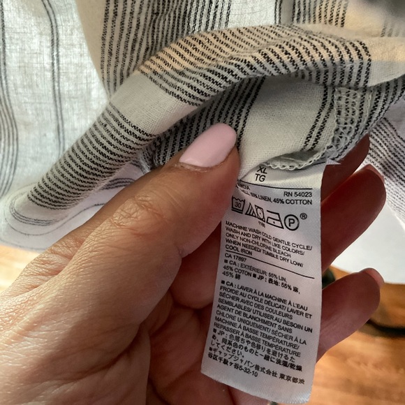 13. Banana Republic | Textured Cotton Linen Top - Picture 6 of 6